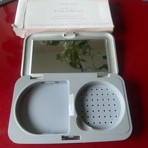 MaryKay Time Wise Foundation empty compact mirror case - Picture 4 of 4
